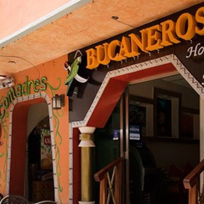 Hotel Bucaneros