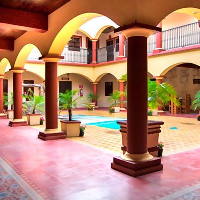 Hotel & Plaza Zapata